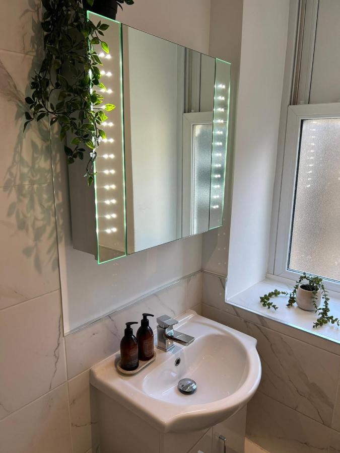 Peaceful & Stylish Brighton Studio Apartment Bagian luar foto